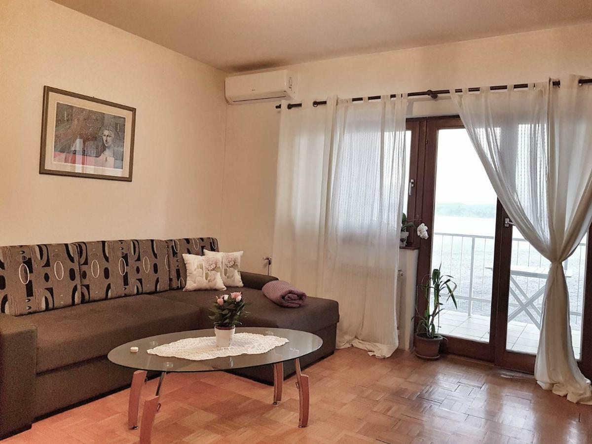 סנג' Apartman Ada מראה חיצוני תמונה
